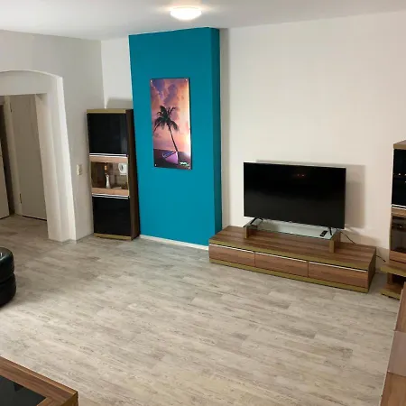 Schones Apartement 2p. Balkon Zentral Modern Wlan